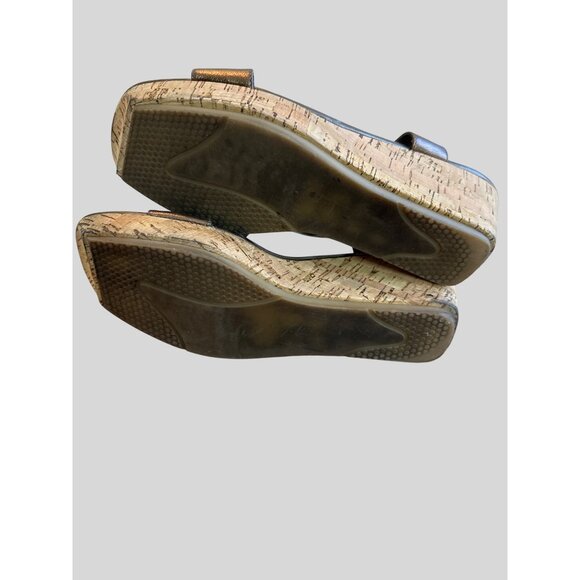 Clark's Size 10 Leather  Elegant Stylist Sandal Cork Wedge Platform Gold Tone - Picture 9 of 10